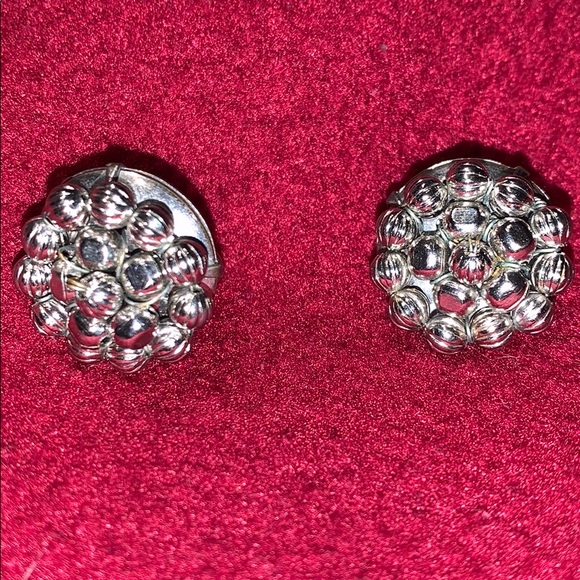 Vintage Clip On Earrings - Picture 2 of 5